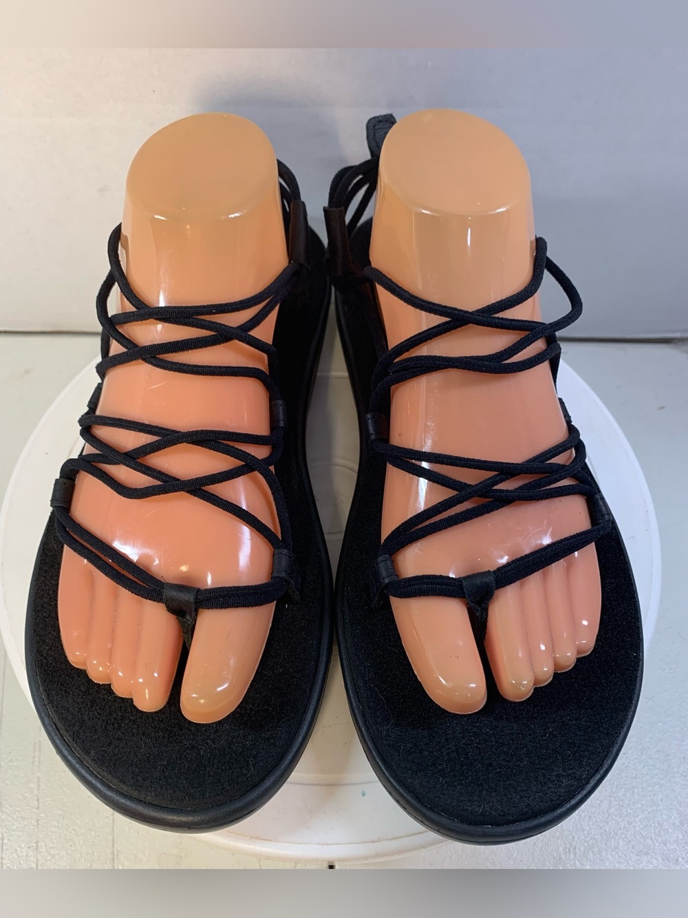 Teva Voya Infinity Black Strappy Flat Sandals Women's Size 11.              3950